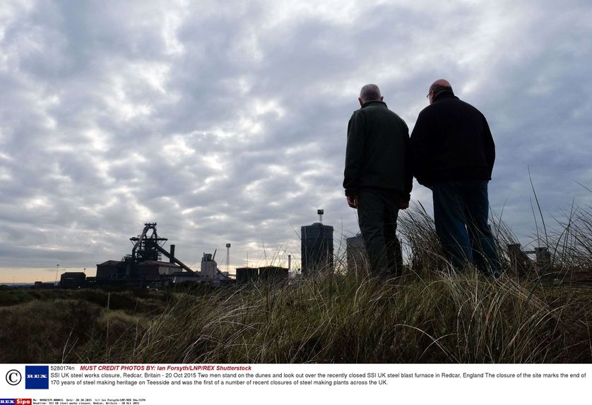 Deux anciens salariés de l'usine d'acier SSI UK de Redcar, North Yorkshire, fermée en 2015