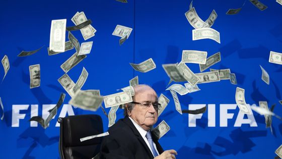 Président de la FIFA de 1998 à 2015, Sepp Blatter a été suspendu pour six ans pour violation du code éthique de la FIFA. ©AFP - FABRICE COFFRINI