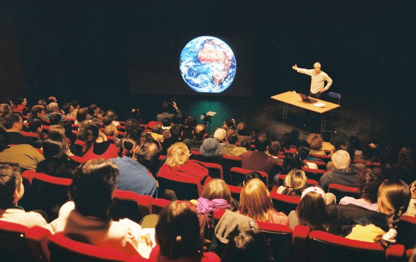 conférence de Daniel Kunth, astrophysicien au Nouveau Théâtre de Montreuil