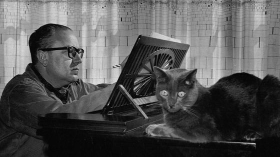 Alberto Ginastera au piano 1960 - Biblioteca del Congreso, Washington