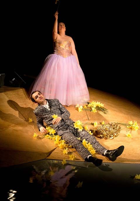 Guillaume Drouadaine et Christelle Podeur dans Ludwig, un roi sur la lune