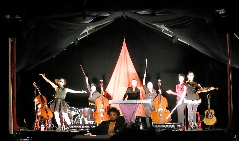 France Culture, 16 décembre 2016, Théâtre Le-Monfort, fin du spectacle cabaret “Terabak de Kyiv”... Avec Les Dakh Daughters & Yann Frish, artiste magie