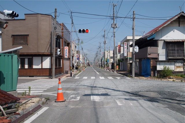 Odaka, village abandonné, zone d'exclusion, Fukushima 2012. ( 1,8 à 15,5 μSv/h)