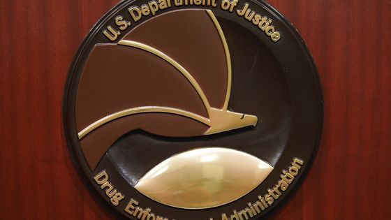 Le seau de la DEA, le service de police fédéral chargée du contrôle et de la répression trafic et la consommation de drogues. ©AFP - MANDEL NGAN