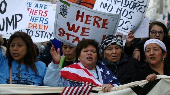 Une marche des femmes contre le président élu Donald Trump à Manhattant à New York, le 13 novembre 2016 ©Reuters - Bria Webb
