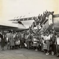 Etudiants africains arrivant à New York - Courtesy Library of Congress, Manuscript Division, Jackie Robinson Papers