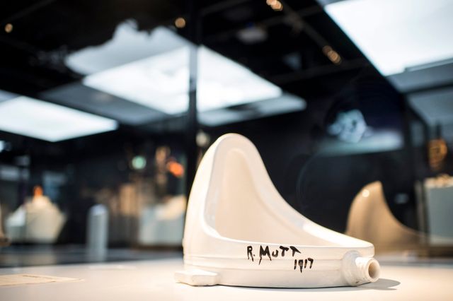 L'une des reproductions de "Fontaine", de Marcel Duchamp