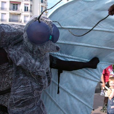 Déguisement en mouche à Cannes en 2001