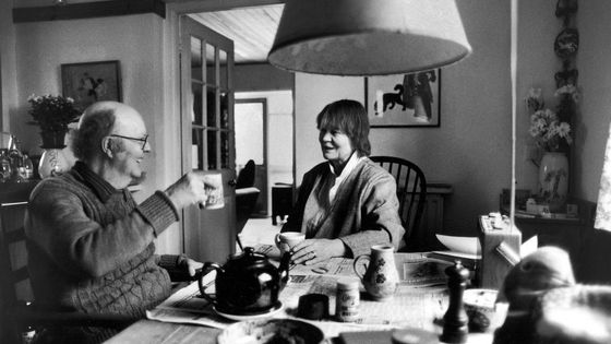 Iris Murdoch et son mari John Bayley en 1986 ©Getty - Terry Smith