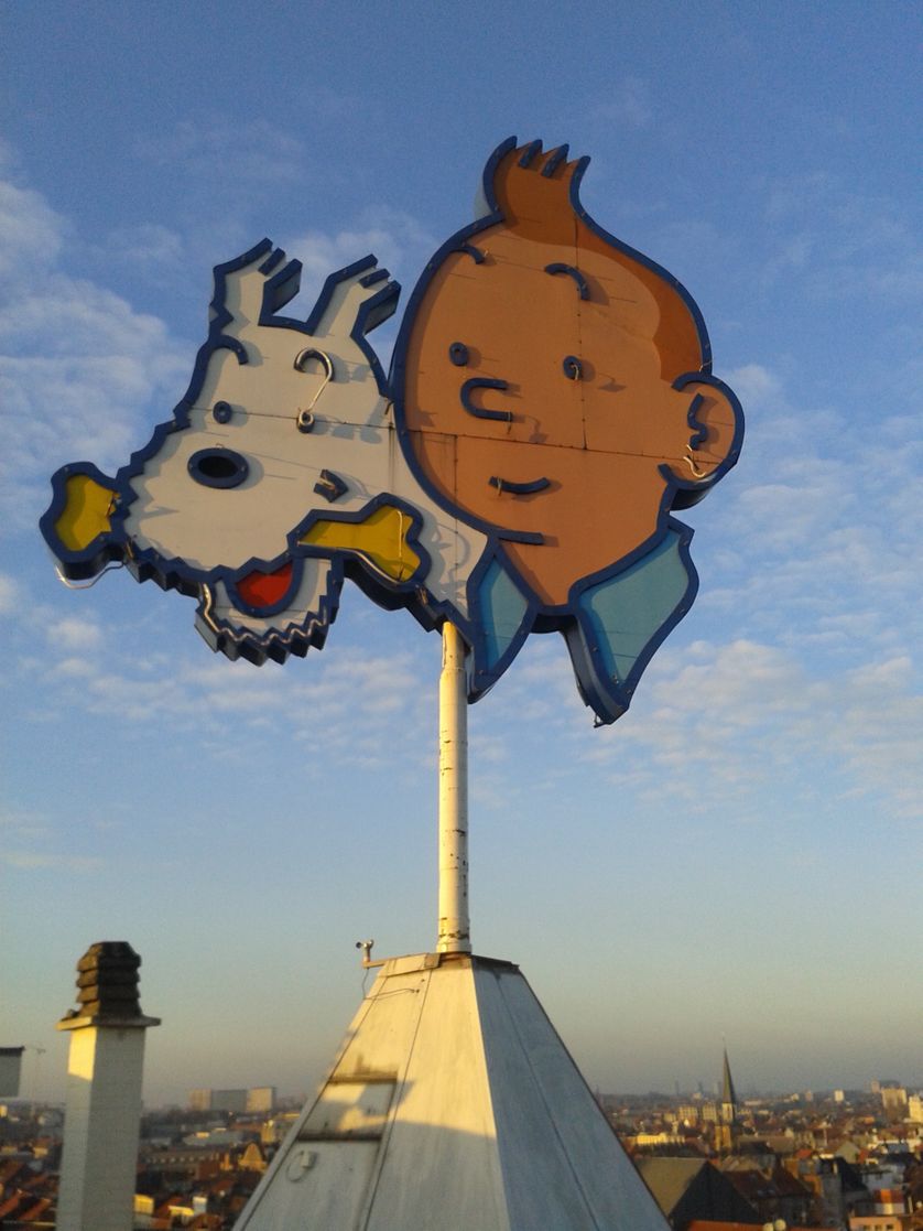 Tintin et Milou sur le toit des éditions du Lombard à Bruxelles