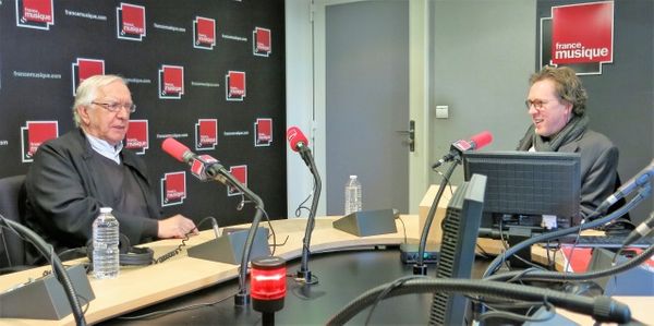 France Musique, studio 141... René Koering, compositeur-producteur et metteur-en-scène & le producteur Benoît Duteurtre (de g. à d.)
