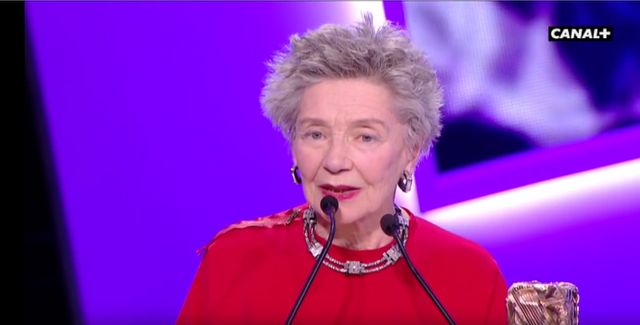 Emmanuelle Riva reçoit le Cesar de la meilleure actrice
