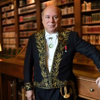 Marc Lambron dans la bibliothèque de l'Académie Française - 1er décembre 2016