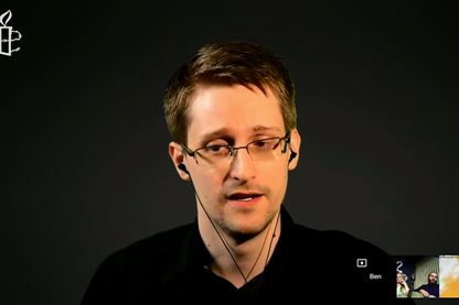 Snowden s'est adressé aux hackers depuis Moscou où il est toujours bloqué Snowden s'est adressé aux hackers depuis Moscou où il est toujours bloqué