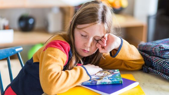 Fillette de 9 ans faisant ses devoirs, 14/10/2015 ©AFP - BURGER / PHANIE