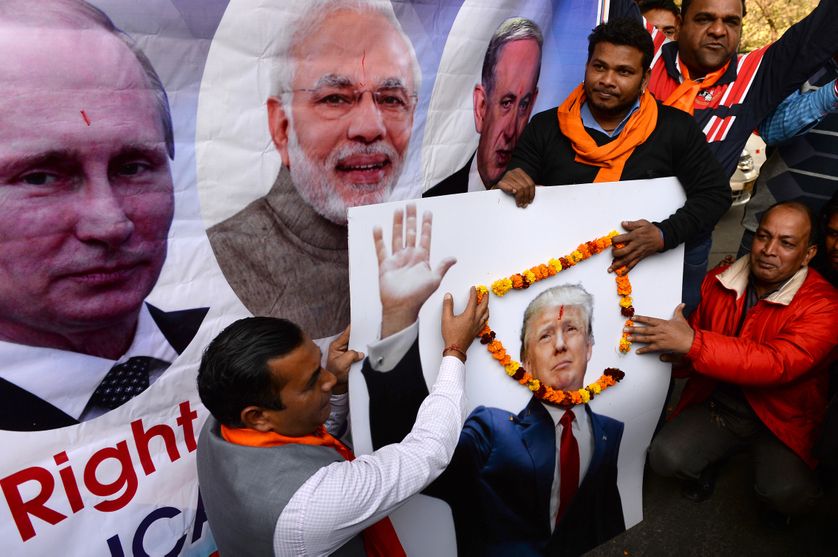 Des partisans radicaux de droite ("United Right Wing") du président indien Modi manifestent publiquement leur soutien commun à Donald Trump, Vladimir Poutine et Benyamin Netanyahou !