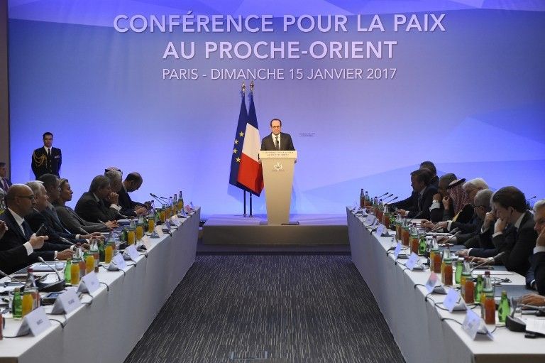 François Hollande s'exprimant devant les diplomates et chefs d'Etats lors de l'ouverture de la conférence de Paris pour la paix au Proche-Orient