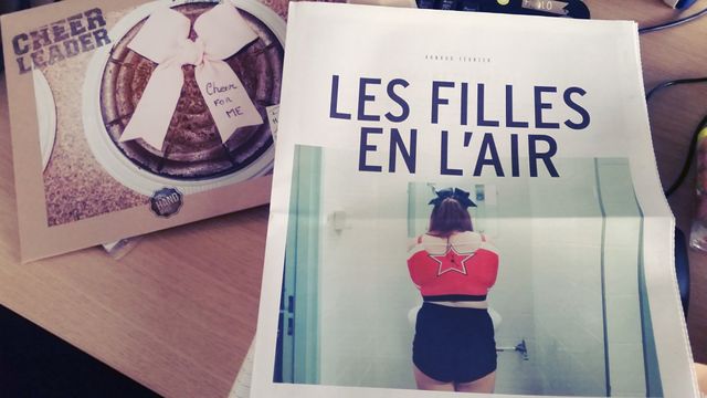 Les filles de l'air, le journal, dans son enveloppe "faite main".