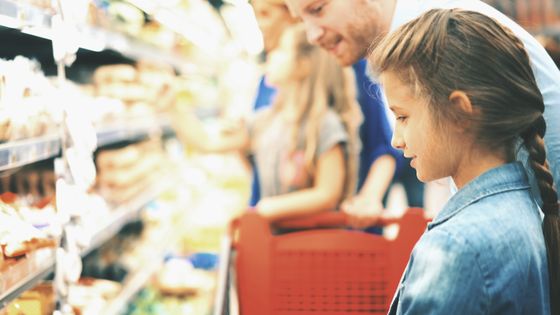 Courses en famille à l'épicerie ©Getty - gilaxia