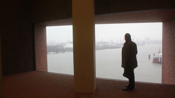 L'Elbphilharmonie conçue par le cabinet d'architecte Herzog & de Meuron propose des vues imprenables sur l'Elbe et la ville d'Hambourg