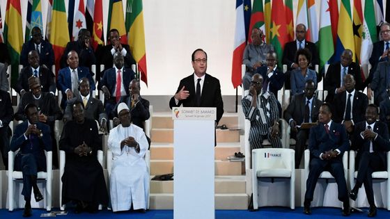François Hollande le 14 janvier à Bamako ©AFP - STEPHANE DE SAKUTIN / AFP
