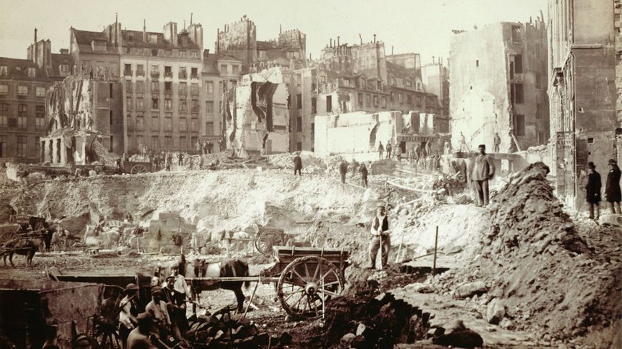 Destructions nécessaires à la percée haussmannienne