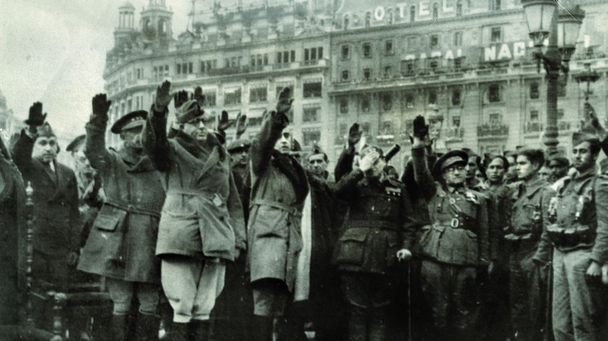 L'entrée des troupes nationalistes à Barcelone - Le général Yague sur la place de Catalogne