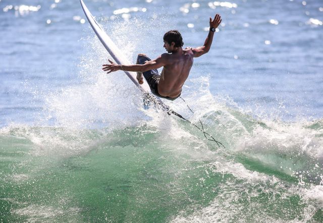 Les surfers de Malibu devraient-ils bénéficier d'un revenu universel?