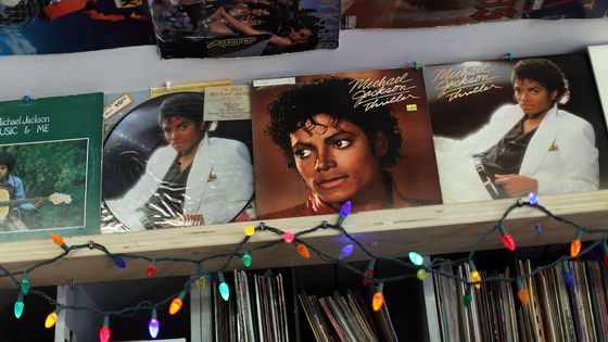 CDs de Michael Jackson ©AFP - SPENCER PLATT / GETTY IMAGES NORTH AMERICA