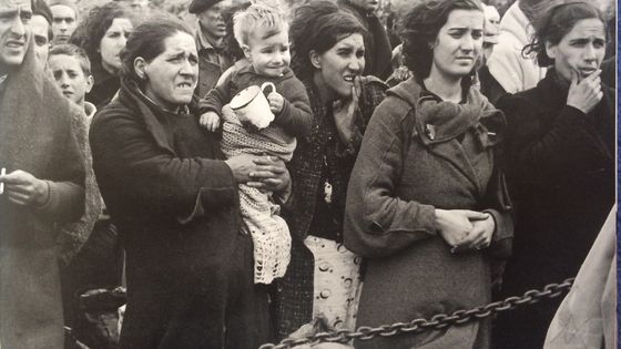 Réfugiés espagnols au poste-frontière de Cerbère, janvier 1939 - Manuel Moros (éd. Mare Nostrum)
