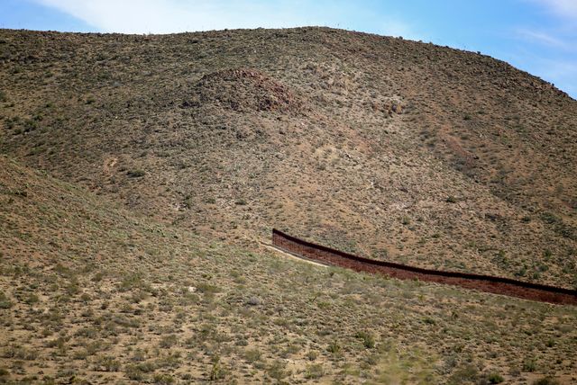 La frontière entre les Etats-Unis et le Mexique à Jacumba, Californie