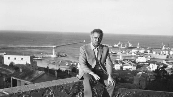 Georges Brassens au cimetiere des Pauvres de Sete a la fin des annees 70 ©Sipa