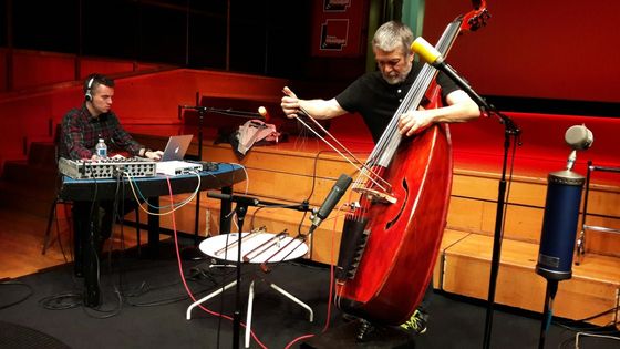 Santiago Quintans et Paul Rogers en balance au studio 106 de France Musique ©Radio France - Soizic Noël