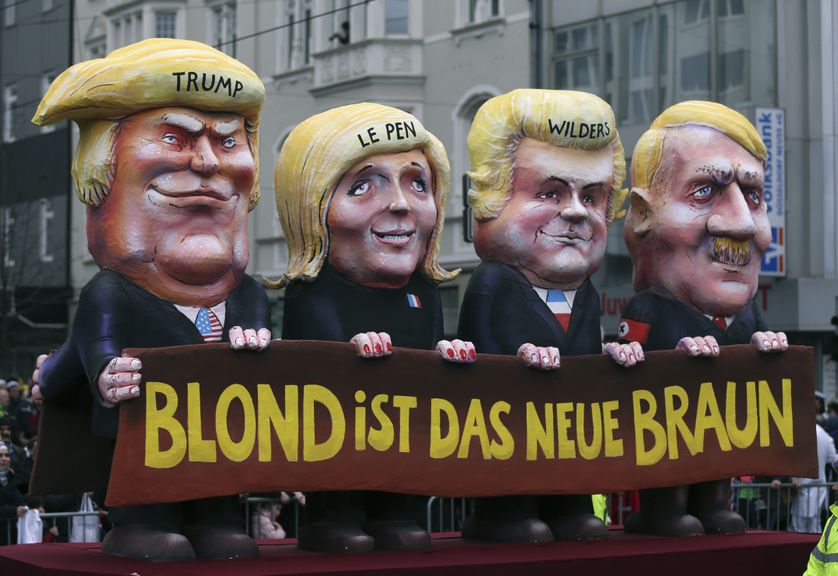 Caricatures de Donald Trump, Marine Le Pen, Geert Wilders et Adolf Hitler, lors du carnaval de Duesseldorf