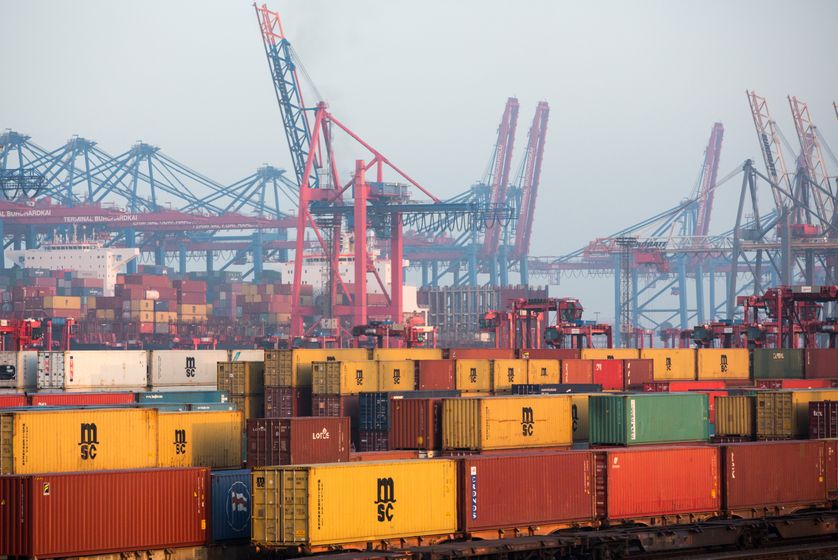 Transport de conteneurs dans le port de Hambourg, 25/01/2017