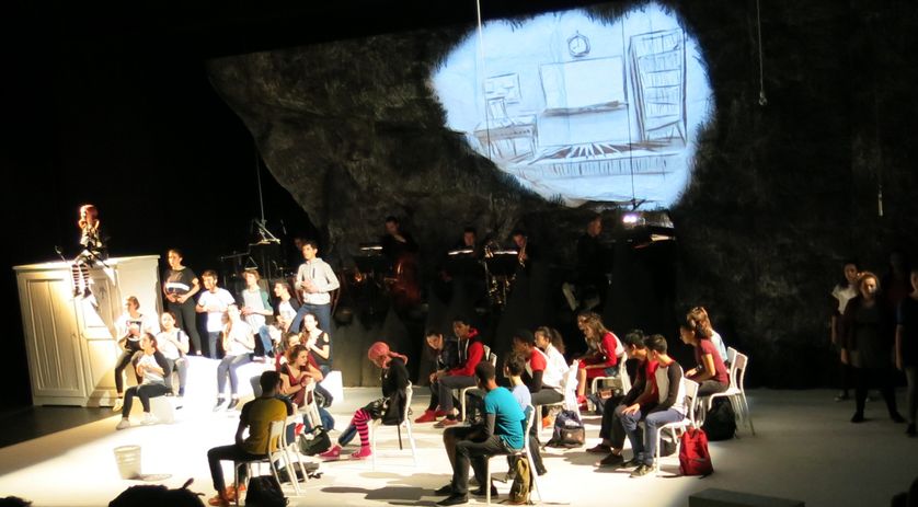 Opéra-de-Paris-Bastille, jeudi 26 janvier 2017, sur la scène... “Rose & Rose” comédie musicale par 40 adolescents-chanteurs du CRÉA d'Aulnay-sous-Bois