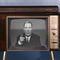 Poste de television. Modele du debut des annees 1960 avec Francois Mitterrand (1916-1996) lors d'un passage télévisé en 1967