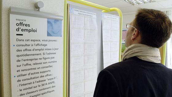 Le chômage des moins de 25 ans est de 23,3 % en février 2017 ©AFP - Stéphane de Sakutin
