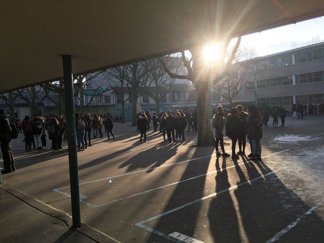 Les élèves du collège Georges Rouault (XIXe), pendant la pause de 10h.