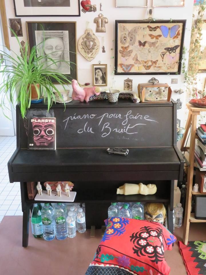 Le piano et les bouteilles d'eau de Bertrand Mandico