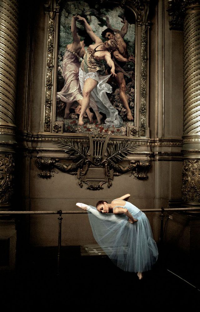 Alexandra Cardinale dans le foyer de la danse avant la représentation de Sérénade de George Balanchine 11/03 Ballet de l’Opéra national de Paris