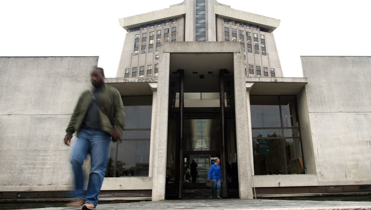 A Creteil La Justice Se Fait Avec Les Moyens Du Bord