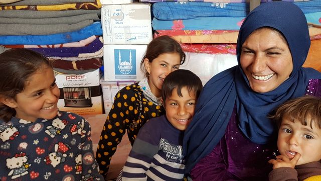 Israali et sa famille, réfugiés dans un camp