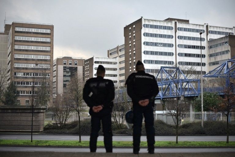 Deux gendarmes à Bobigny, lors d'une manifestation en soutien à Theo. 16 février 2017
