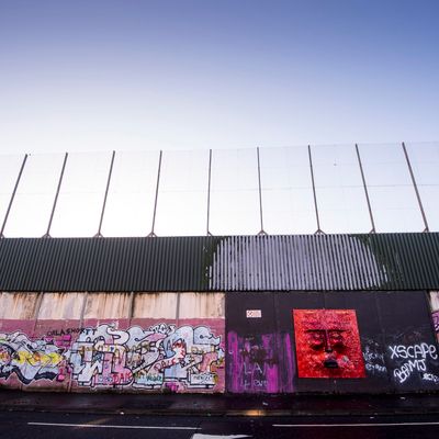 Un des nombreux murs de la paix qui divisent Belfast, en Irlande du Nord