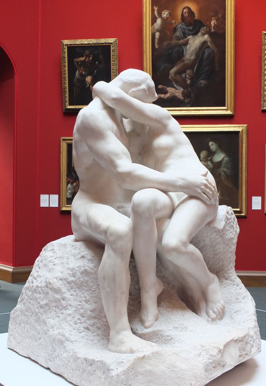La seconde version en marbre du Baiser, sculptée par Rigaud, exposée à Edimbourg.