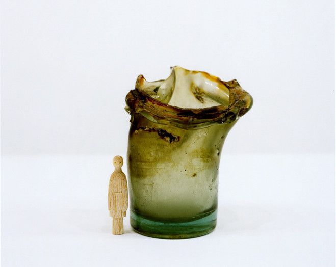 Rei Naito, humain, et flacon irradié, collection of Hiroshima Peace Memorial Museum