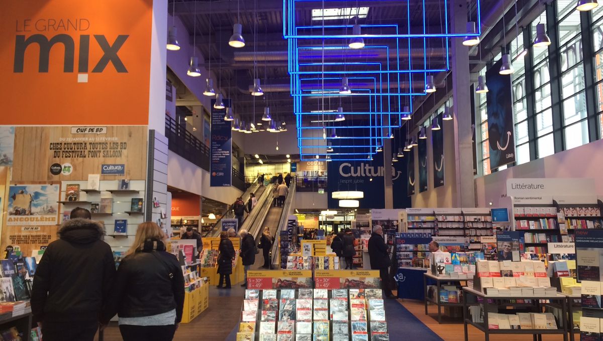 Magasin Cultura Rive D Arcins Les Hotesses De Caisses