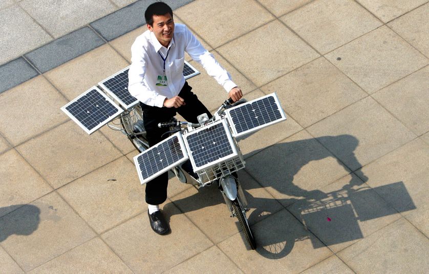 Une bicyclette solaire, présentée à l'exposition sur l’économie d’énergie et la protection de l’environnement à Nanjing.