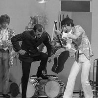 The Who Smash Guitar On 'Smothers Brothers'